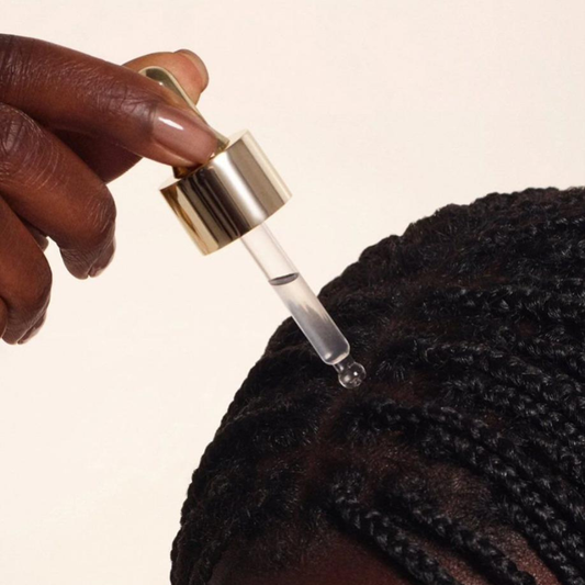 POURQUOI INTÉGRER UNE LOTION AQUEUSE À SA ROUTINE POUSSE