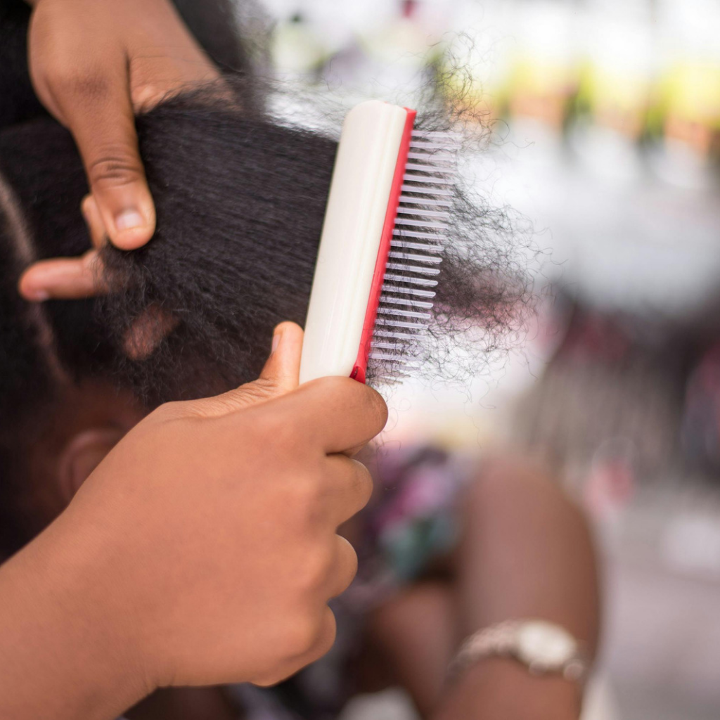 MANIPULER SES CHEVEUX CRÉPUS : CES PETITS DÉTAILS QUI COMPTENT